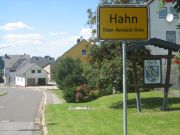 Hahn, Rheinland Pfalz, Deutschland, Ortseingangsschild