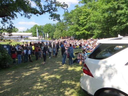 Hamburg, Deutschland, Deutsches Spring– und Dressur– Derby 2014, Naturtribüne