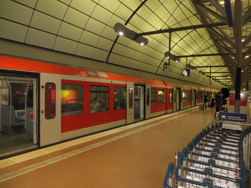 Hamburg, Deutschland, Flughafen Hamburg HAM Airport, S-Bahn Station Hamburg Airport (Flughafen)