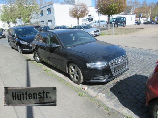 Abgestelle Schrottfahrzeuge, PKW, Abfall, Hannover, Deutschland, Audi A4 Kombi in der H&uuml;ttenstra&szlig;e 12, 30165 Hannover im April 2026