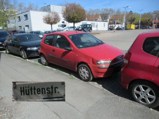 Abgestelle Schrottfahrzeuge, PKW, Abfall, Hannover, Deutschland, Fiat Punto in der H&uuml;ttenstra&szlig;e 12, 30165 Hannover im April 2026