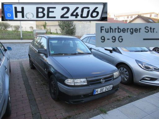 Abgestelle Schrottfahrzeuge, PKW, Abfall, Hannover, Deutschland, Opel Astra, Kennzeichen H BE 2406 in der Fuhrberger Stra&szlig;e 9, 30625 Hannover im April 2026