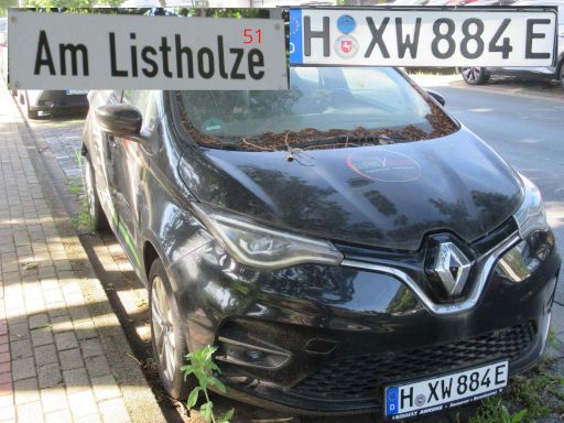 Abgestelle Schrottfahrzeuge, PKW, Abfall, Hannover, Deutschland, Renault Zoe, Kennzeichen H XW 884, in Am Listholze 51, 30177 Hannover im Juni 2026