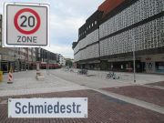 Autoarme Innenstadt und Flächenversiegelung, Hannover, Deutschland, Schmiedestraße Ansicht Richtung Steintor im Oktober 2023