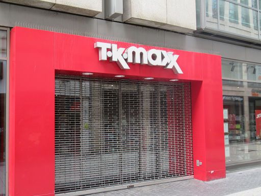 Einkaufen, Hannover, Deutschland, TK Maxx Filiale in der Großen Packhofstraße 43, 30159 Hannover im Oktober 2023 am Sonntag geschlossen