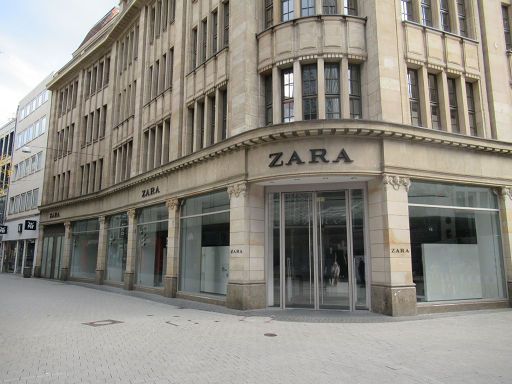 Einkaufen, Hannover, Deutschland, Zara Filiale in der Großen Packhofstraße 1, 30159 Hannover im Oktober 2023 am Sonntag geschlossen