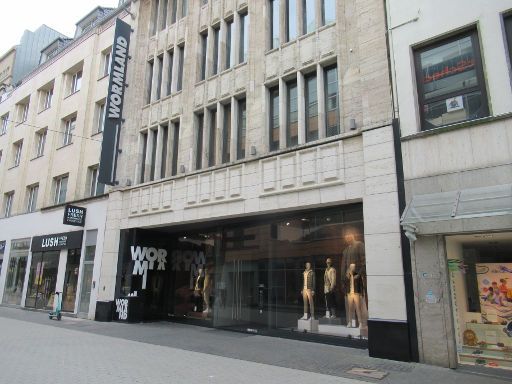 Einkaufen, Hannover, Deutschland, WORMLAND Filiale in der Große Packhofstraße 14 im April 2024
