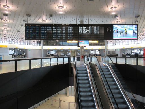 Flughafen Hannover Airport HAJ, Hannover, Deutschland, Terminal B Abflug und Anzeigetafel