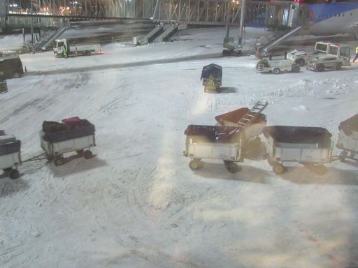 Flughafen Hannover Airport HAJ, Hannover, Deutschland, Winter mit Schnee 10. Januar 2026