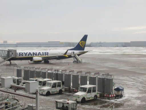 Flughafen Hannover Airport HAJ, Hannover, Deutschland, Ryanair Boeing 737 MAX 8-200 am 13.01.2026