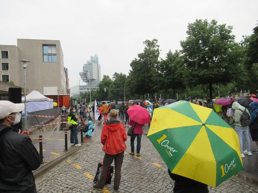 Fridays for Future Hannover, Hannover, Deutschland, circa 200 Teilnehmer auf der gesperrten Straße