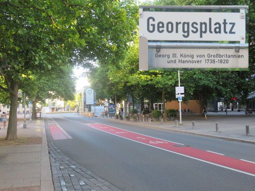 Georgstraße, Hannover, Deutschland, Radweg mitten auf der Straße Georgsplatz
