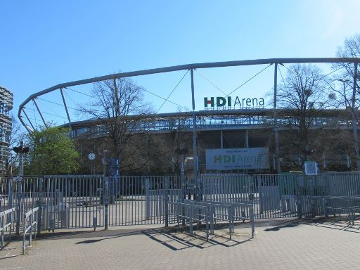 HDI Arena, Hannover, Deutschland, HDI Arena Haupteingang im April 2022