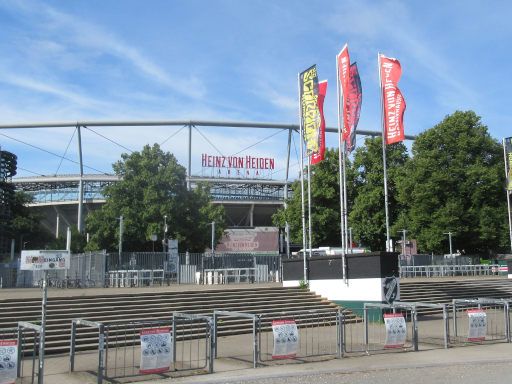 Heinz von Heiden Arena, Hannover, Deutschland, Heinz von Heiden Arena Haupteingang im Juli 2025