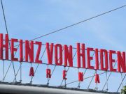 Heinz von Heiden Arena, Hannover, Deutschland, Heinz von Heiden Arena Haupteingang im Juli 2025