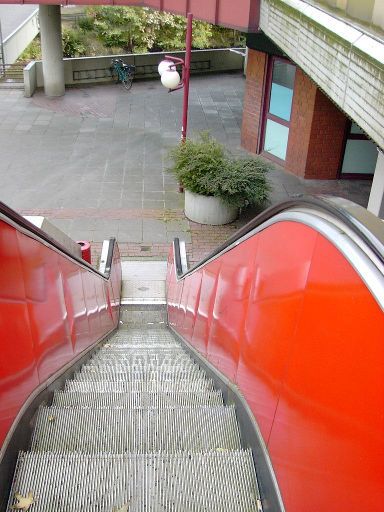 Ihme-Zentrum, Hannover, Deutschland, Rolltreppe Zugang vom Ihmeufer im Oktober 2004