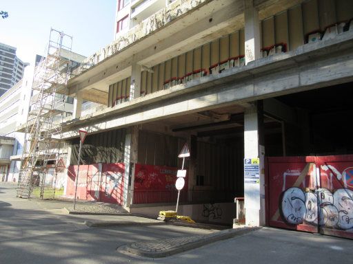Ihme-Zentrum Mai 2025, Hannover, Deutschland, Einfahrt zur Tiefgarage