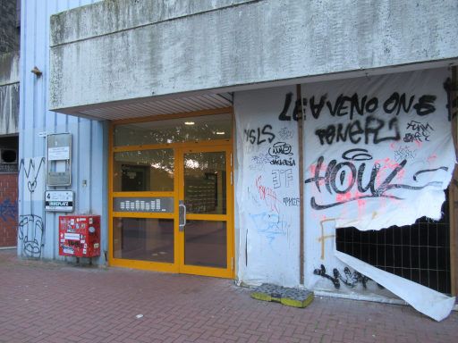 Ihme-Zentrum Mai 2025, Hannover, Deutschland, Hauseingang zu den Wohnungen Ihmeplatz 4