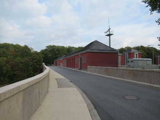 Schleuse Anderten, Hannover, Deutschland, öffentliche Straße über den Mittellandkanal