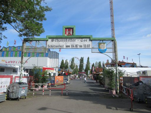 Schützenausmarsch und Schützenfest 2025, Hannover, Deutschland, Schausteller Tor Schützenplatz