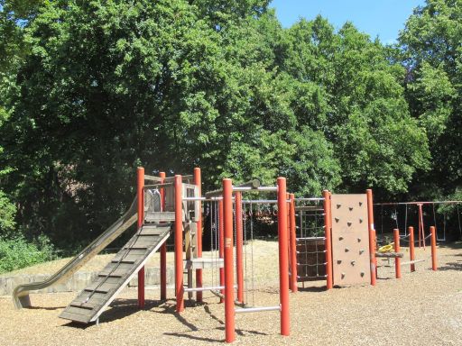 Spielplatz Wittekamp, Hannover, Deutschland, Kletterger&auml;te und Rutsche