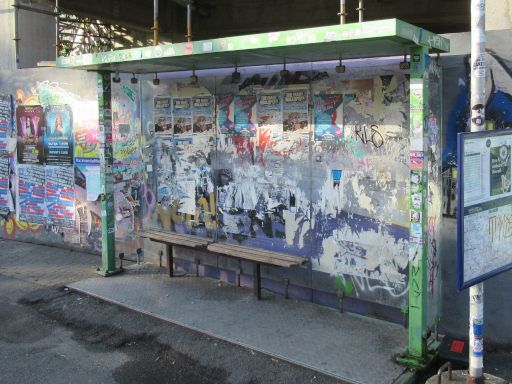 Stadtteil Linden, Hannover, Deutschland, Bushaltestelle Blumenauer Stra&szlig;e