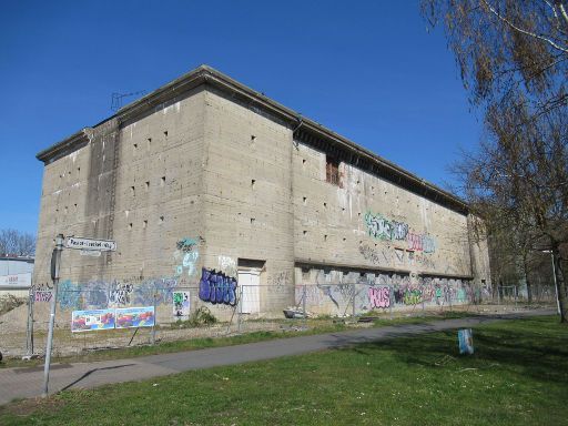 Zivilschutz Luftschutzbunker, Hannover, Deutschland, Hochbunker im April 2022, Am Listholze 58, 30177 Hannover