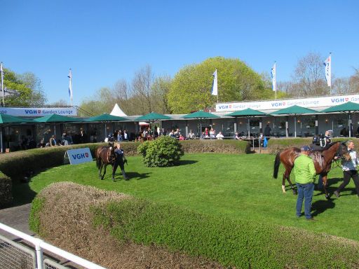 Pferderennbahn Neue Bult, Langenhagen, Deutschland, Absattelring und Siegerehrung