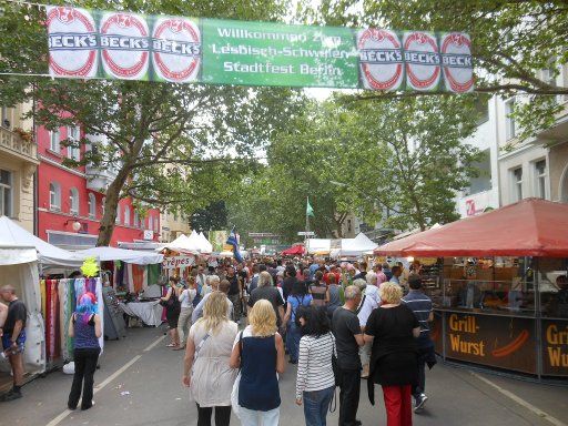 Lesbisch–Schwules Stadtfest, 2012, Berlin, Deutschland, Stände in der Motzstraße