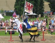 Ritterspiele Schloss Oelber, Baddeckenstedt, Deutschland, Ritter auf dem Pferd