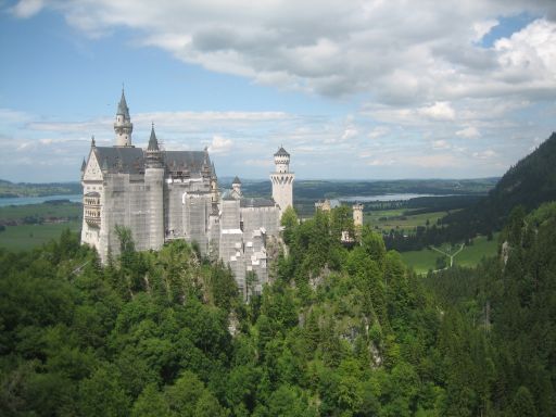 Schloss Neuschwanstein und Hohenschwangau, Hohenschwangau, Deutschland, Schloss Neuschwanstein von der Marienbrücke fotografiert