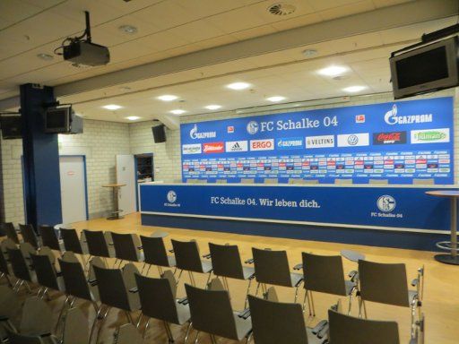 VELTINS Arena Fußball Stadion, Gelsenkirchen, Deutschland, Pressekonferenzraum