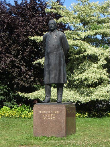 Villa Hügel, Essen, Deutschland, Statue von Friedrich Alfred Krupp