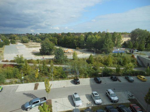 Premier Inn Nürnberg City Nordost Hotel (ehemals acomhotel nürnberg), Nürnberg, Deutschland, Ausblick aus dem Zimmer 536 auf den Hotelparkplatz