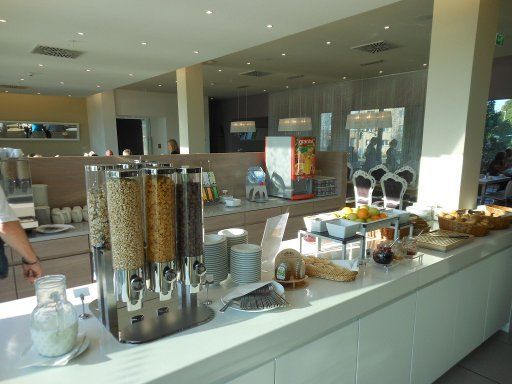 Premier Inn Nürnberg City Nordost Hotel (ehemals acomhotel nürnberg), Nürnberg, Deutschland, nur ein Teil vom Frühstücksbuffet