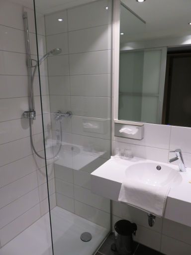 Ardey Hotel, Witten, Deutschland, Bad mit Dusche und Waschtisch