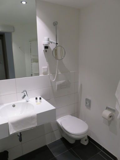 Ardey Hotel, Witten, Deutschland, Bad mit Waschtisch und WC