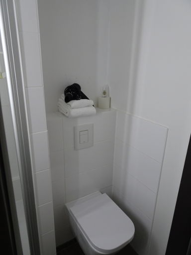 B&B Hotel Hannover-Nord, Hannover, Deutschland, Bad mit Haartrockner und WC