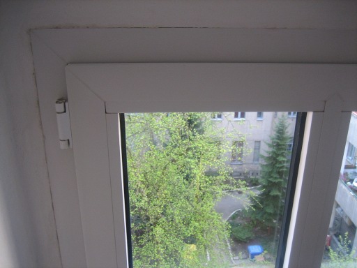 cam Central Asset Management, Berlin, Deutschland, Putlitzstr 18 Kunststofffenster der Raucherwohnung nach der Reinigung
