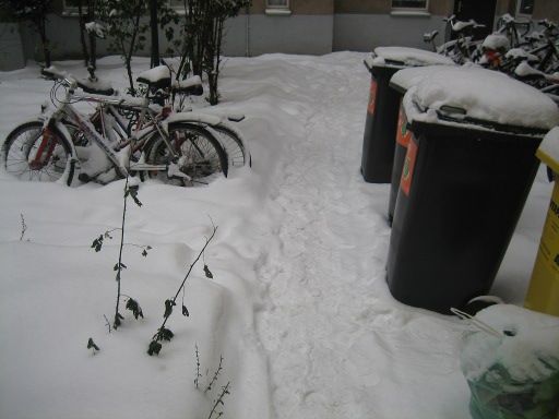 cam Central Asset Management, Berlin, Deutschland, Putlitzstr 18 keine Schneeräumung im Jahr 2010 / 2011