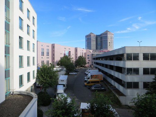 Holiday Inn® Essen City Centre, Essen, Deutschland, Ausblick aus dem Zimmer 218 auf eine Parkgarage