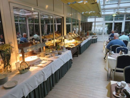 Hotel am Schlosspark, Ismaning, München, Deutschland, ein Teil vom Frühstücksbuffet im Wintergarten