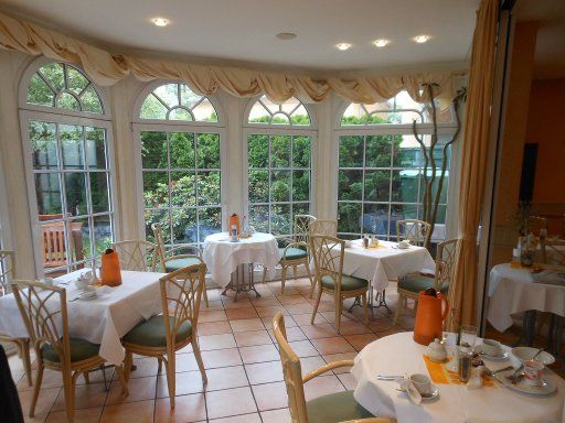 Hotel Markgraf, Leipzig, Deutschland, Frühstücksraum mit Wintergartenatmosphäre