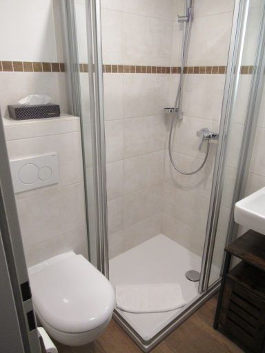 Hotel Unterwirt, Eggstätt, Deutschland, Bad mit WC und Dusche