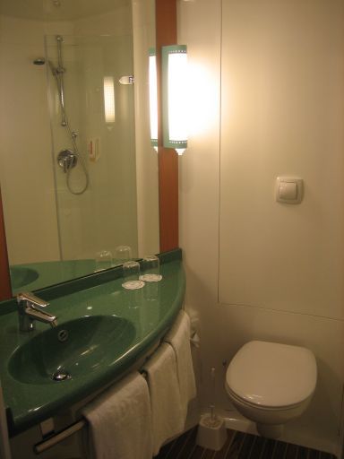 Ibis Hotel Potsdamer Platz, Berlin, Deutschland, Bad mit Waschtisch, WC