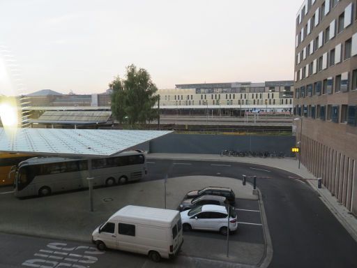  ibis budget Hannover Hauptbahnhof, Hannover, Deutschland, Aussicht aus dem Zimmer 209 auf den ZOB und Hbf