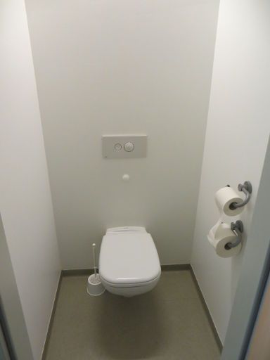 ibis budget Hotel München Airport Erding, Deutschland, WC Kabine mit automatischer Beleuchtung