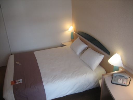 Ibis Köln Centrum, Deutschland, Doppelbett, links Eingang zum Zimmer