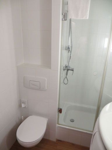 ibis Stuttgart City, Stuttgart, Deutschland, Bad mit WC und Dusche