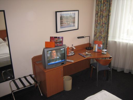 Mercure Hotel Berlin City Ost, Deutschland, Fernseher, Schreibtisch, Kofferablage